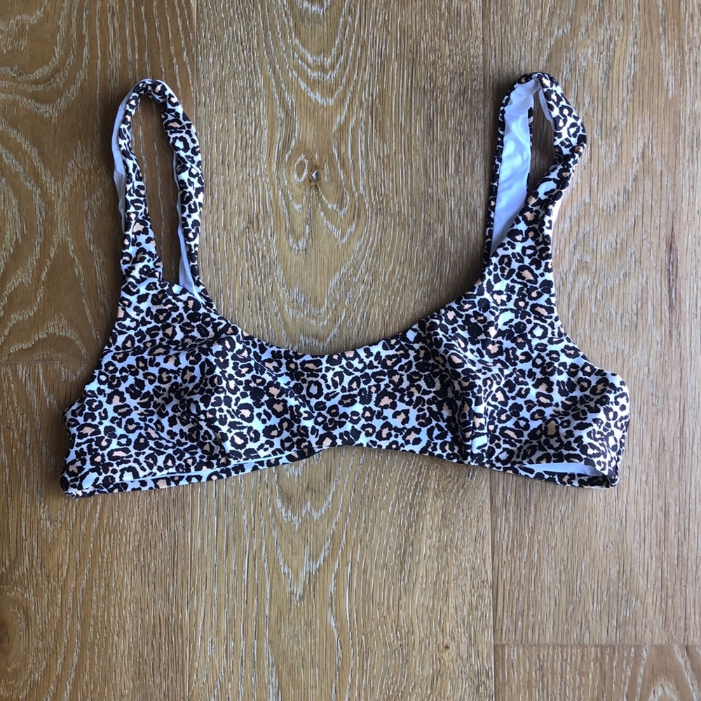 Leopard, low back bikini top